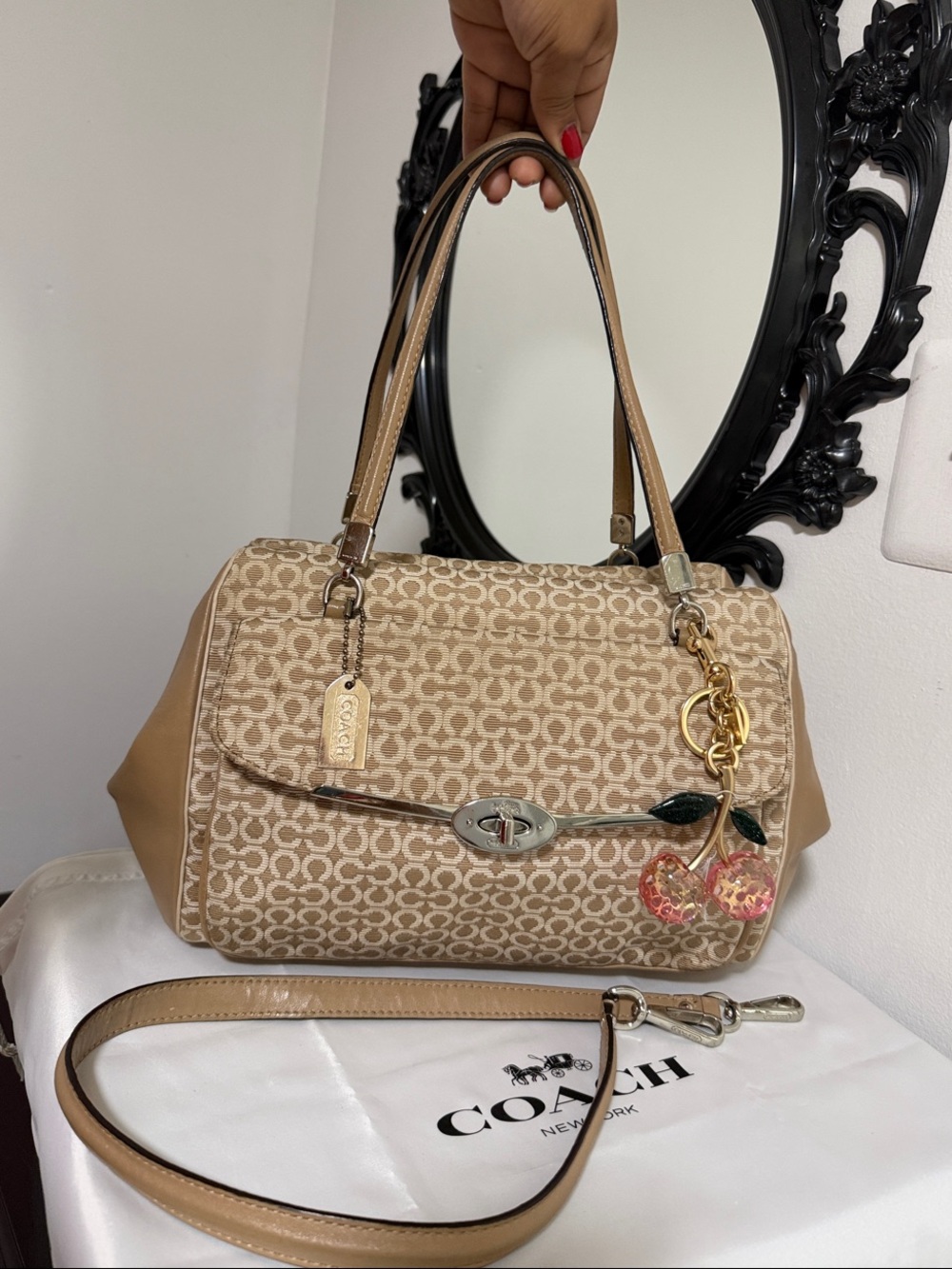 Coach Beige Signature Satchel/shoulder bag 🎀